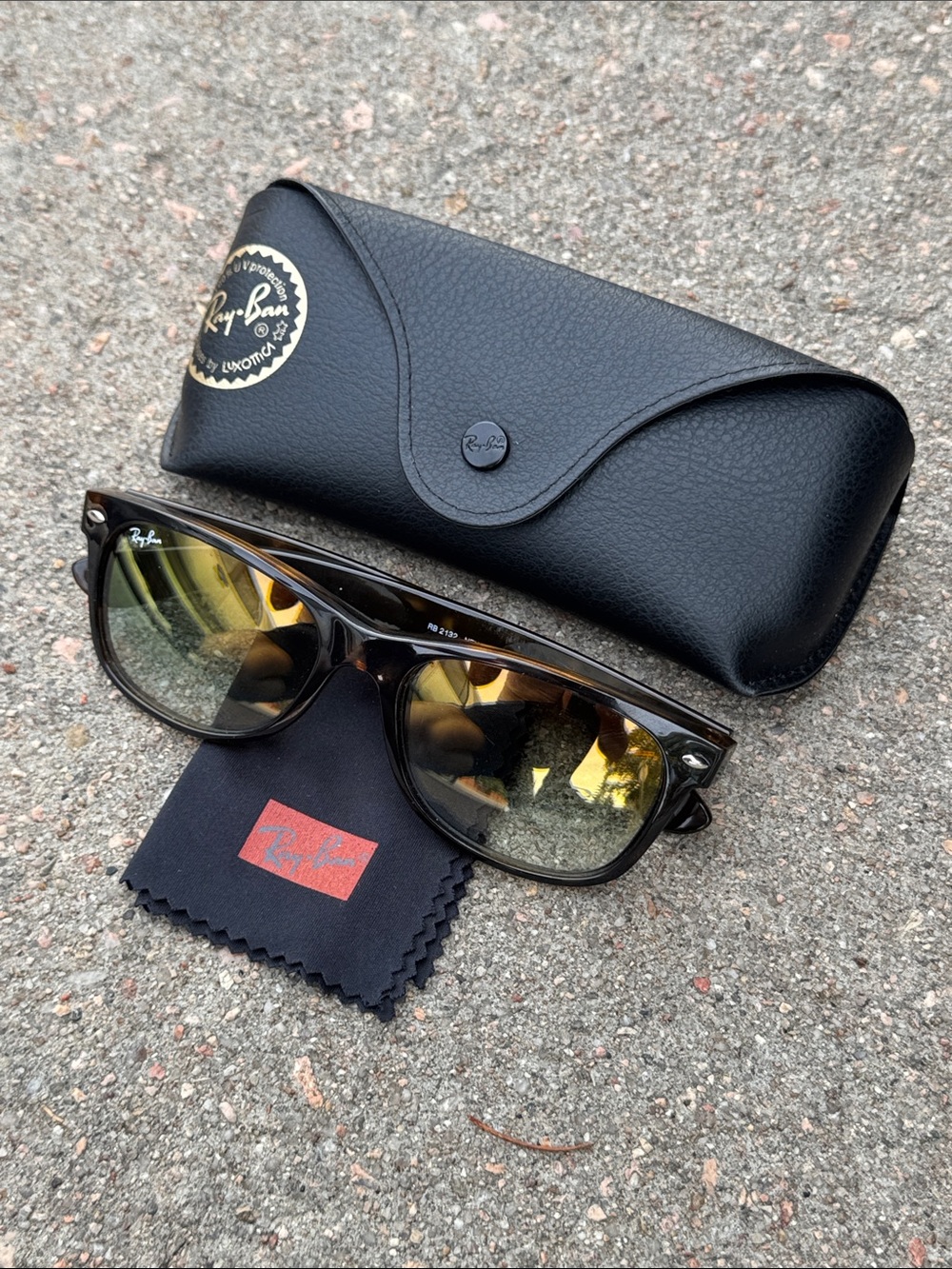 Ray-Ban 2132 New Wayfarer Brown Tortoise Frame Sunglasses 55/18 with Case